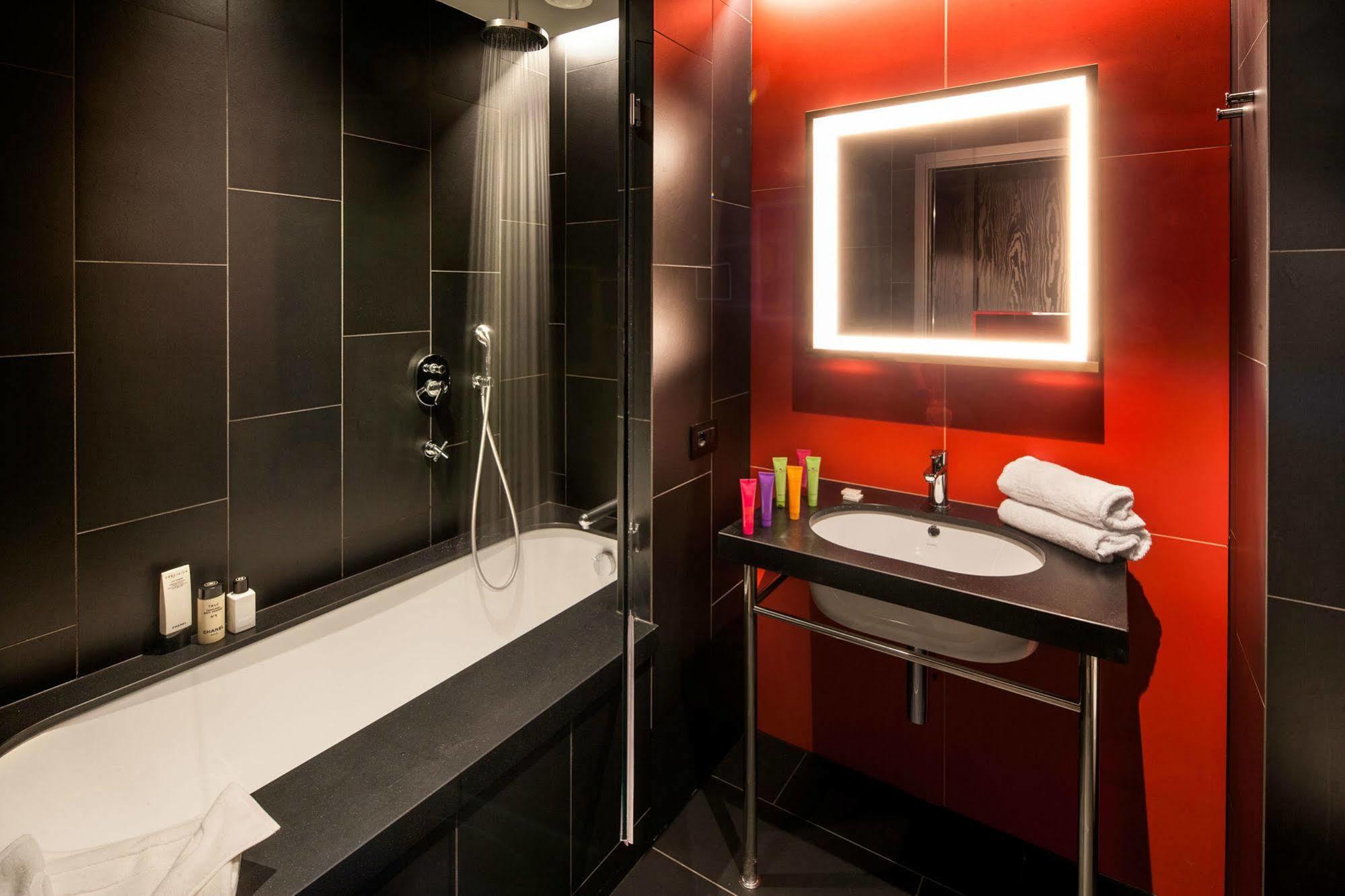 Glam Hotel